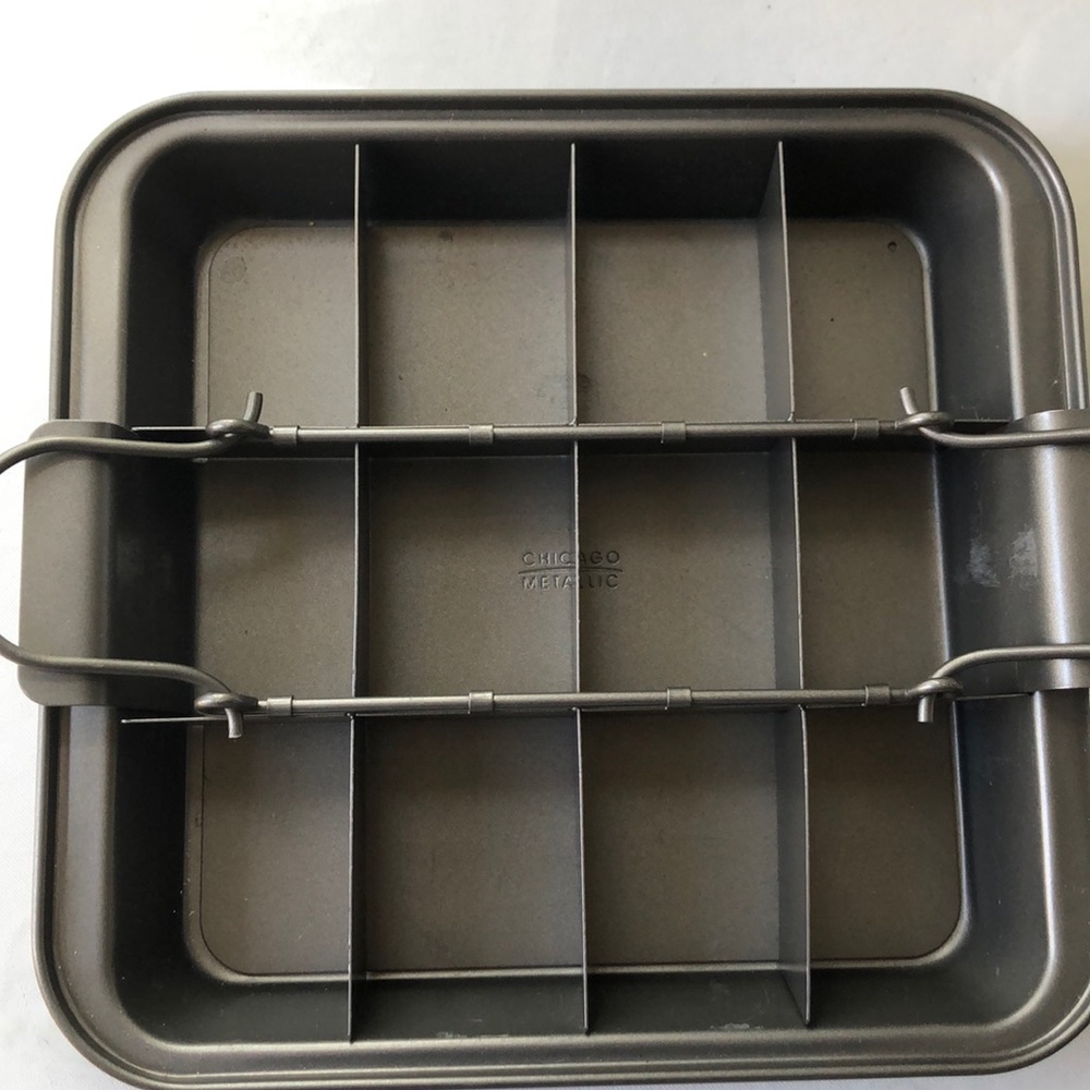 Chicago metallic all edges brownie pan